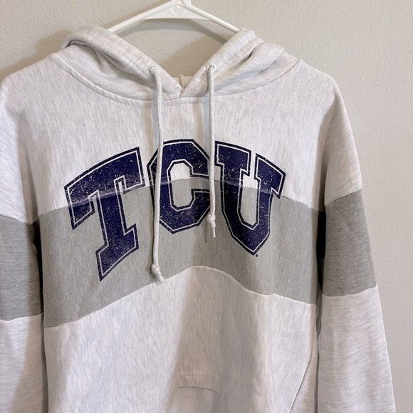 Cropped TCU Hoodie - Picture 4 of 9